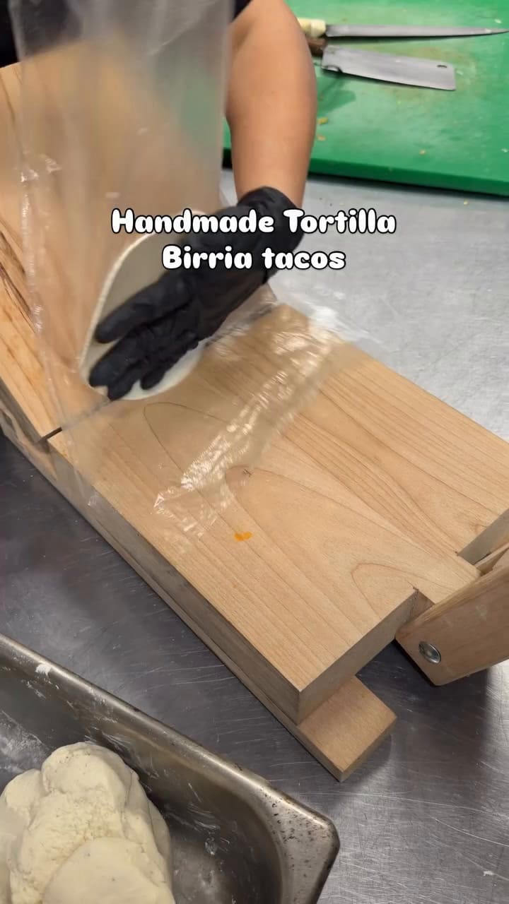 Así prepara los tacos la familia castro