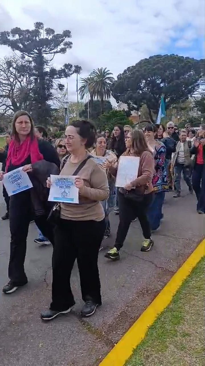 “Trabajamos con miedo”: fuerte protesta docente en Trenque Lauquen