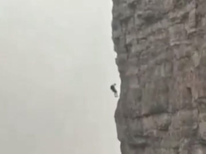 El hombre quedó suspendido por horas