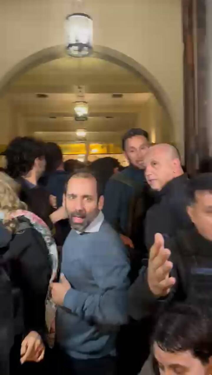 Los estudiantes fueron desalojados de la Secretaría de Educación