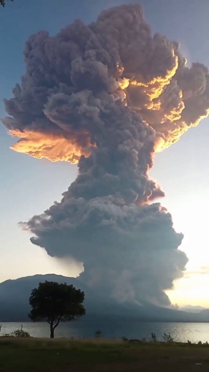La erupción del volcán Lewotobi