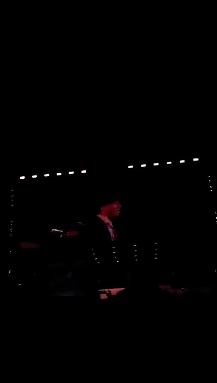Cánticos contra Milei en el recital de Wos