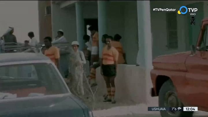 Al Jeque le hicieron firmar una camiseta y tuvo problemas con el marcador