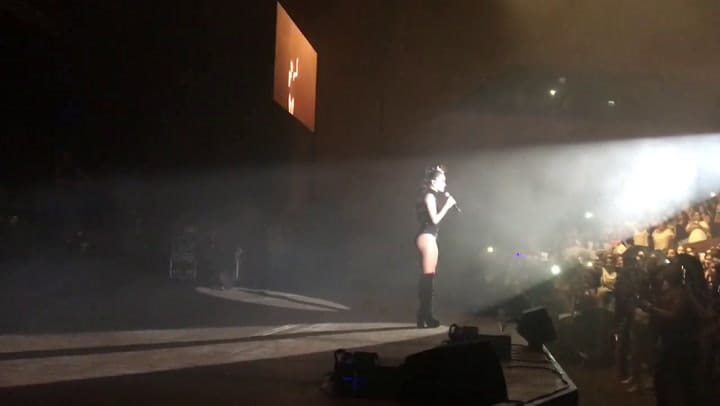 Lali, '100 grados' - Fuente: Youtube