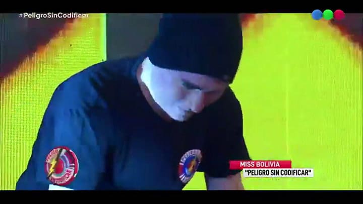 La cortina de Peligro sin Codificar a cargo de Miss Bolivia. Fuente: Twitter
