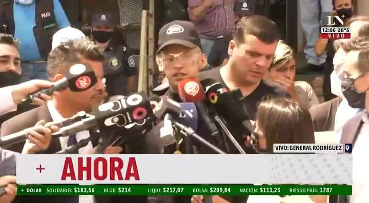 L-Gante cantó fuera de Tribunales