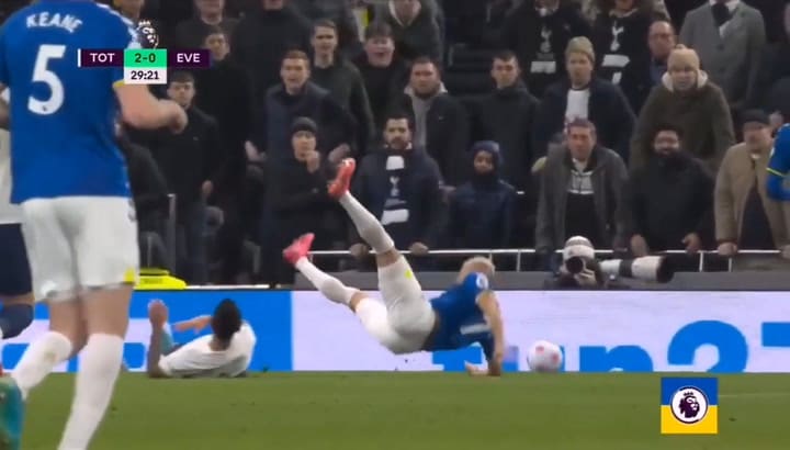 La patada de Cuti Romero a Richarlison en 2022