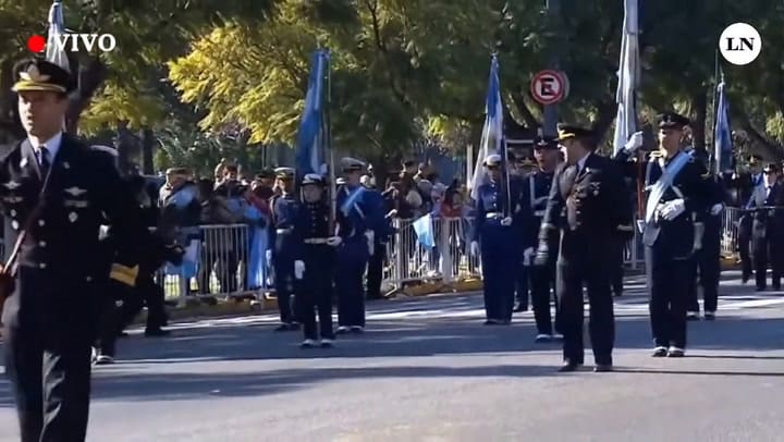 Día de la Independencia: desfilan más de 7000 efectivos de las distintas fuerzas