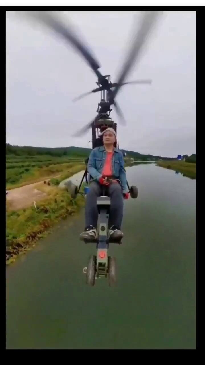 Un influencer chino murió tras estrellarse en un avión ultraligero que él había construido