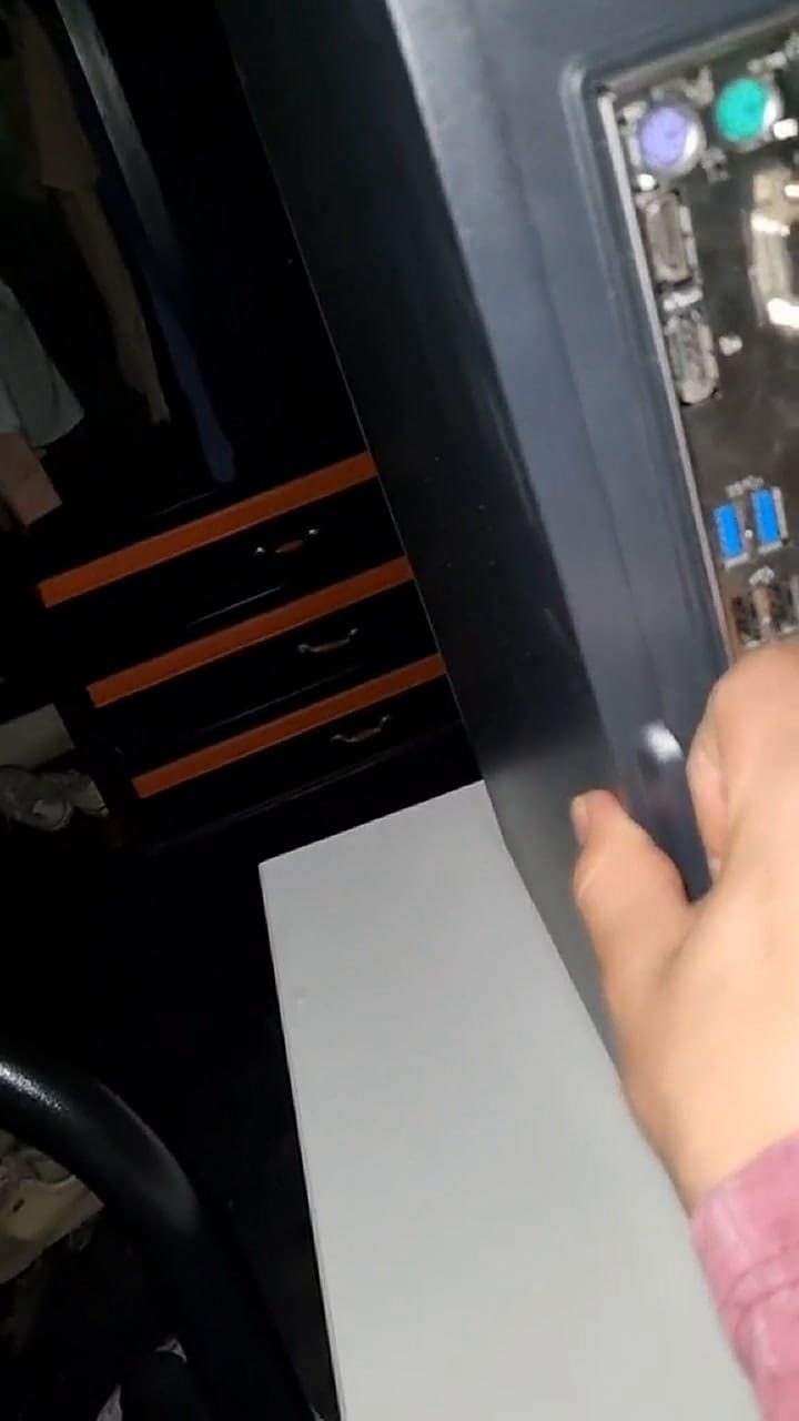 Un tiktoker se encontró un ratón dentro de su computadora
