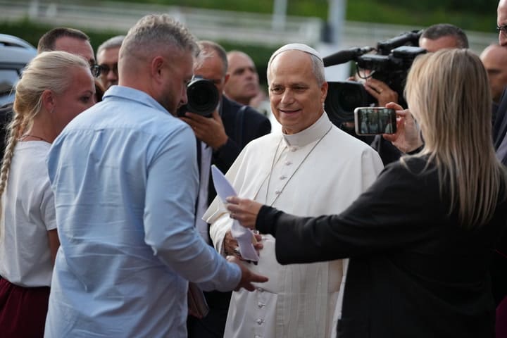 Tras cuatro días internado, el papa León XIV fue dado de alta y volverá al Vaticano