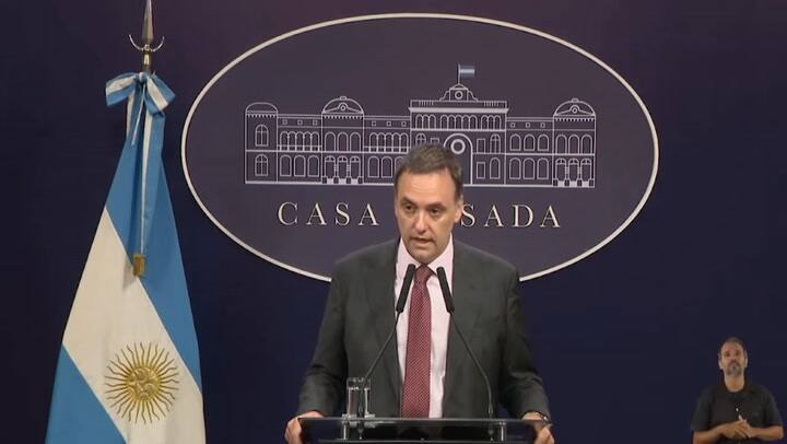 Adorni confirmó que se le descontará el día de trabajo a quienes paren el 24