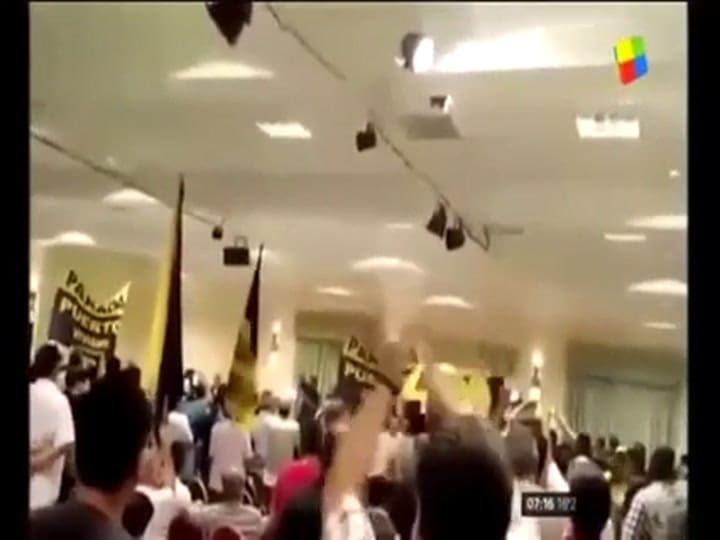 Viviani arenga a romper taxis en el paro del 6