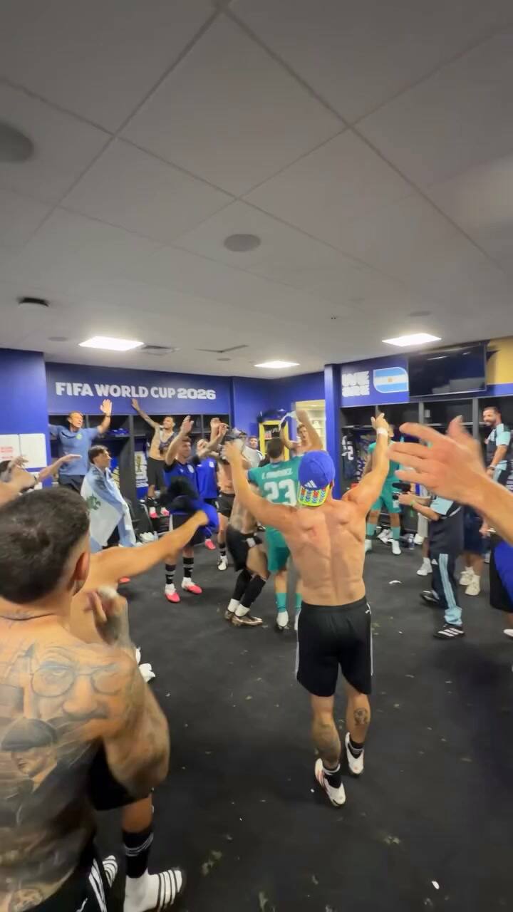 Otamendi mostró toda la intimidad de la celebración de los jugadores