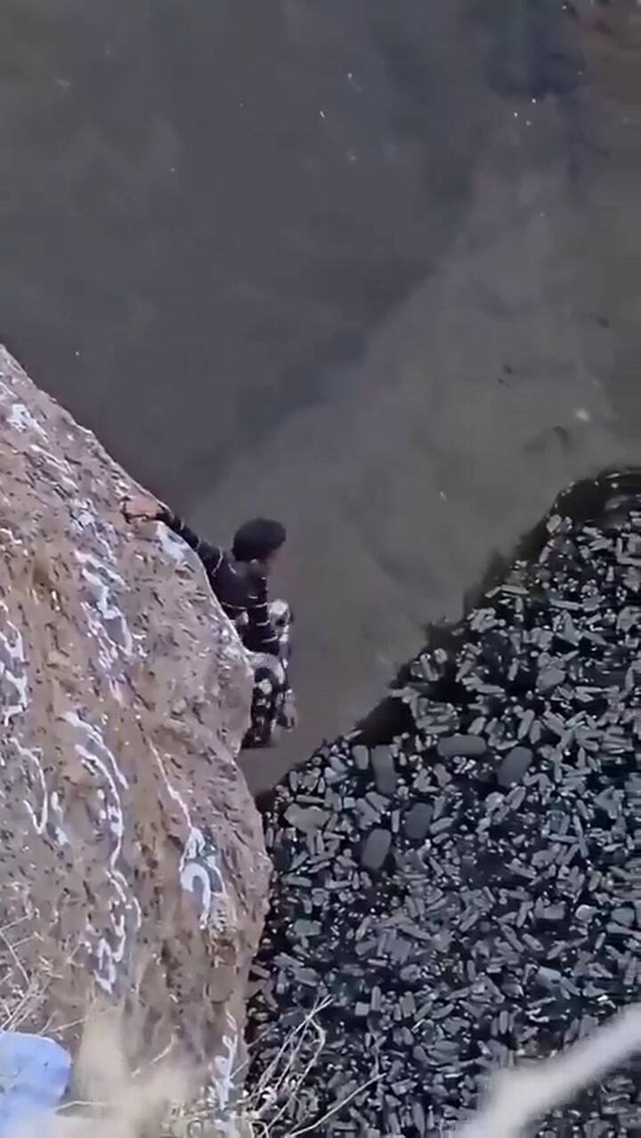 Los momentos finales del "Spider-man de Yemen"