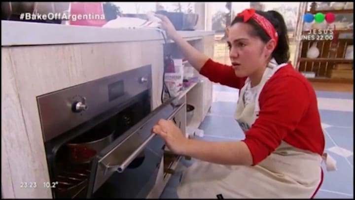 Me quiero ir': el llanto desconsolado de Samantha por sus bizcochuelos quemados - Fuente: Telefe