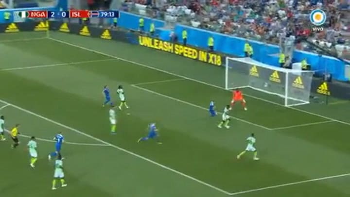 El árbitro pidió el VAR para definir el cobro del penal para Islandia - Fuente: Tv Pública