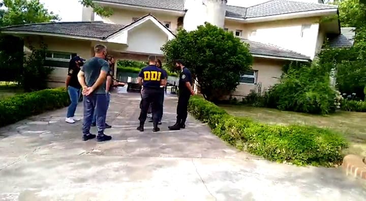 Intento de homicidio. Arrestan al esposo de Píparo por arrollar a motociclistas
