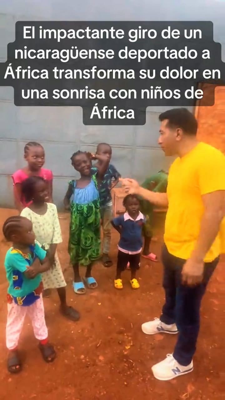 El nicaragüense deportado por el ICE muestra cómo ayuda a niños en África