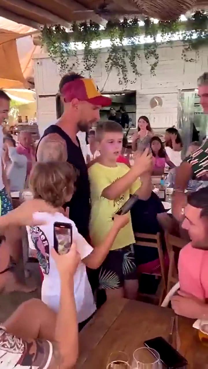 El video de Lionel Messi y Luis Suárez en el restaurante