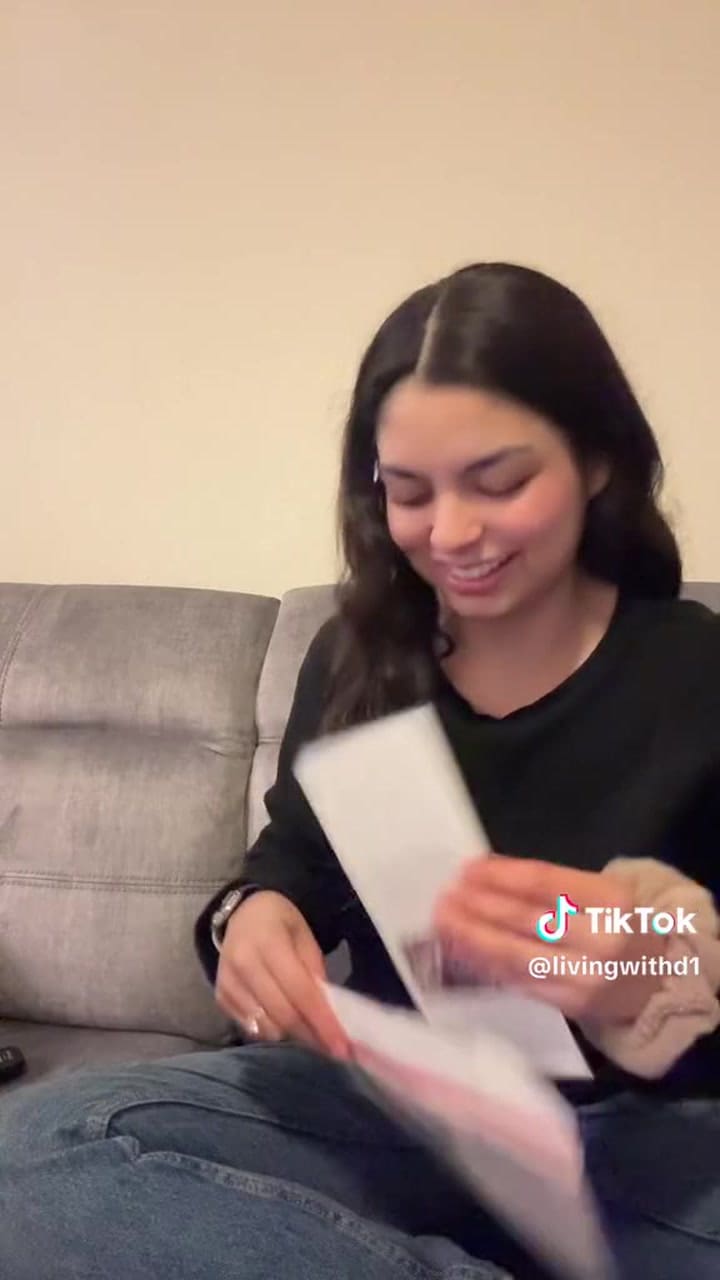 Le llegó su green card en solo cuatro meses y revela lo que le preguntaron