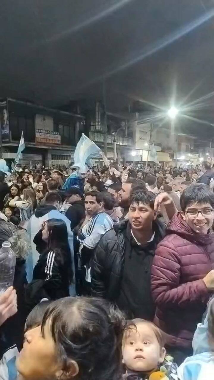 Así celebraron en Caseros el triunfo argentino ante Inglaterra