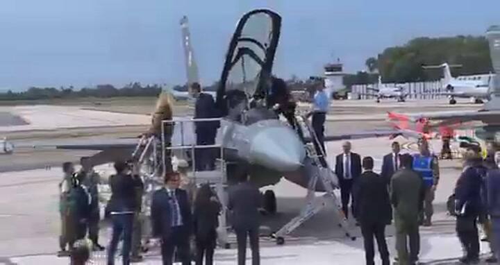 Milei se subió a un F-16