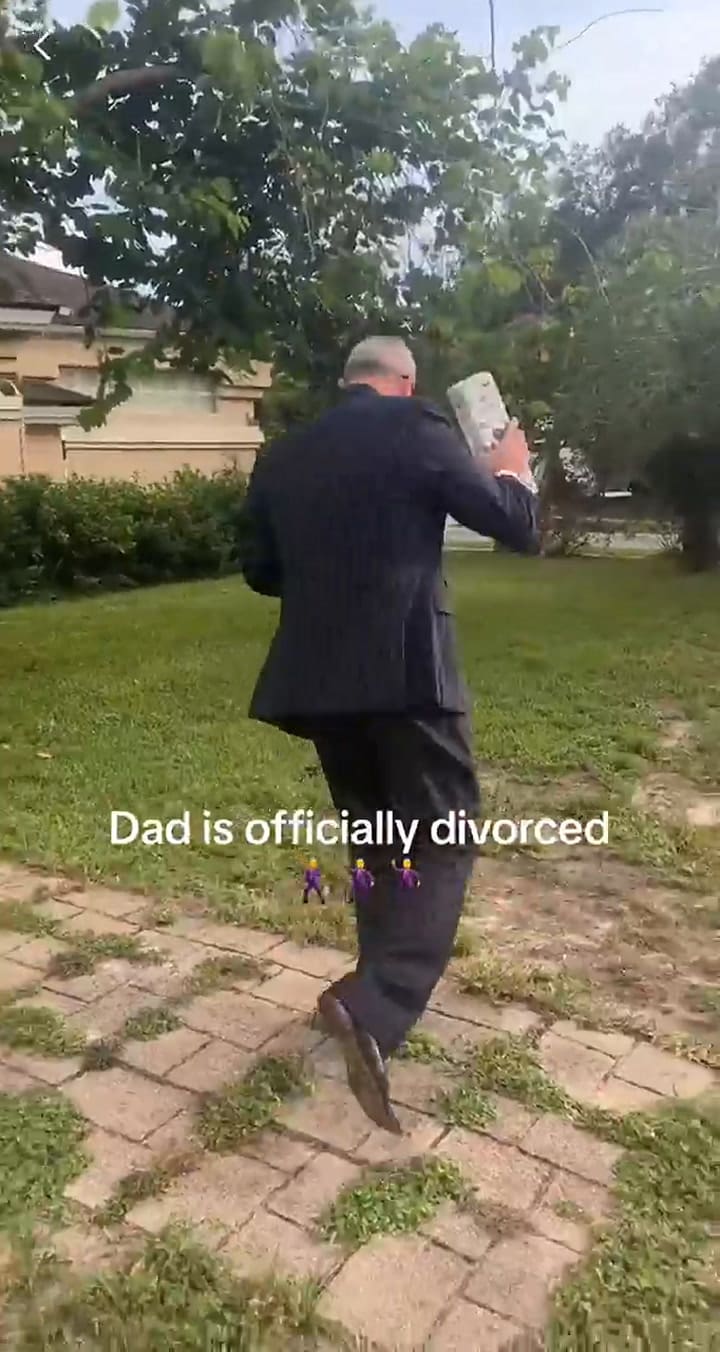 La curiosa celebración de un hombre al hacer oficial su divorcio