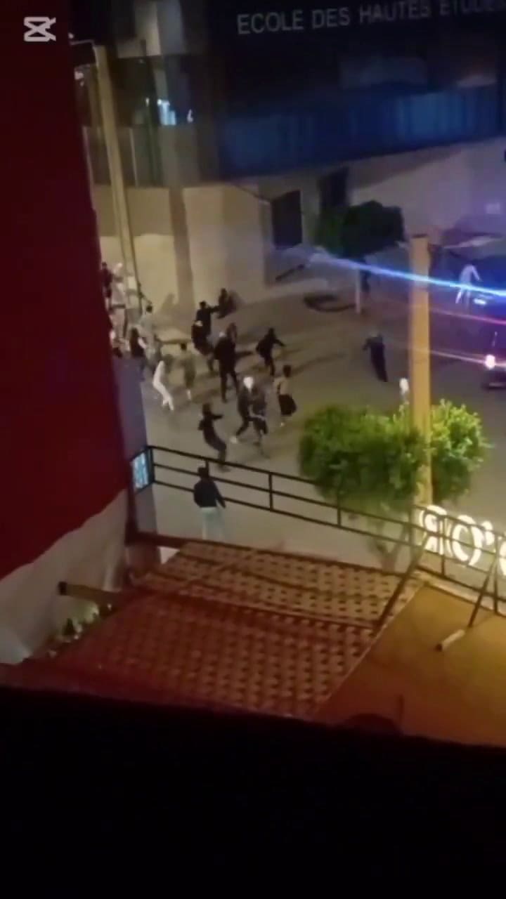 En Oujda, un vehículo policial que embistió a manifestantes en Marruecos dejó a una persona herida