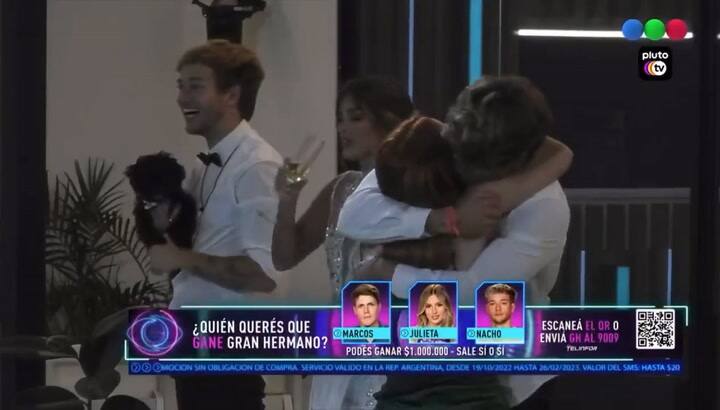 Coti le entregó a Marcos un preciado objeto de la suerte para la gala final