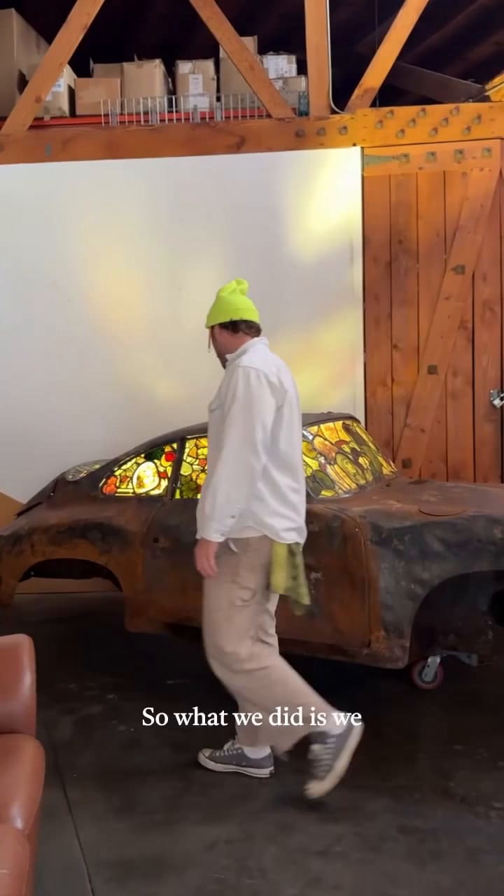 El primer proyecto fue un Porsche 356 de 1965 convertido en escultura móvil