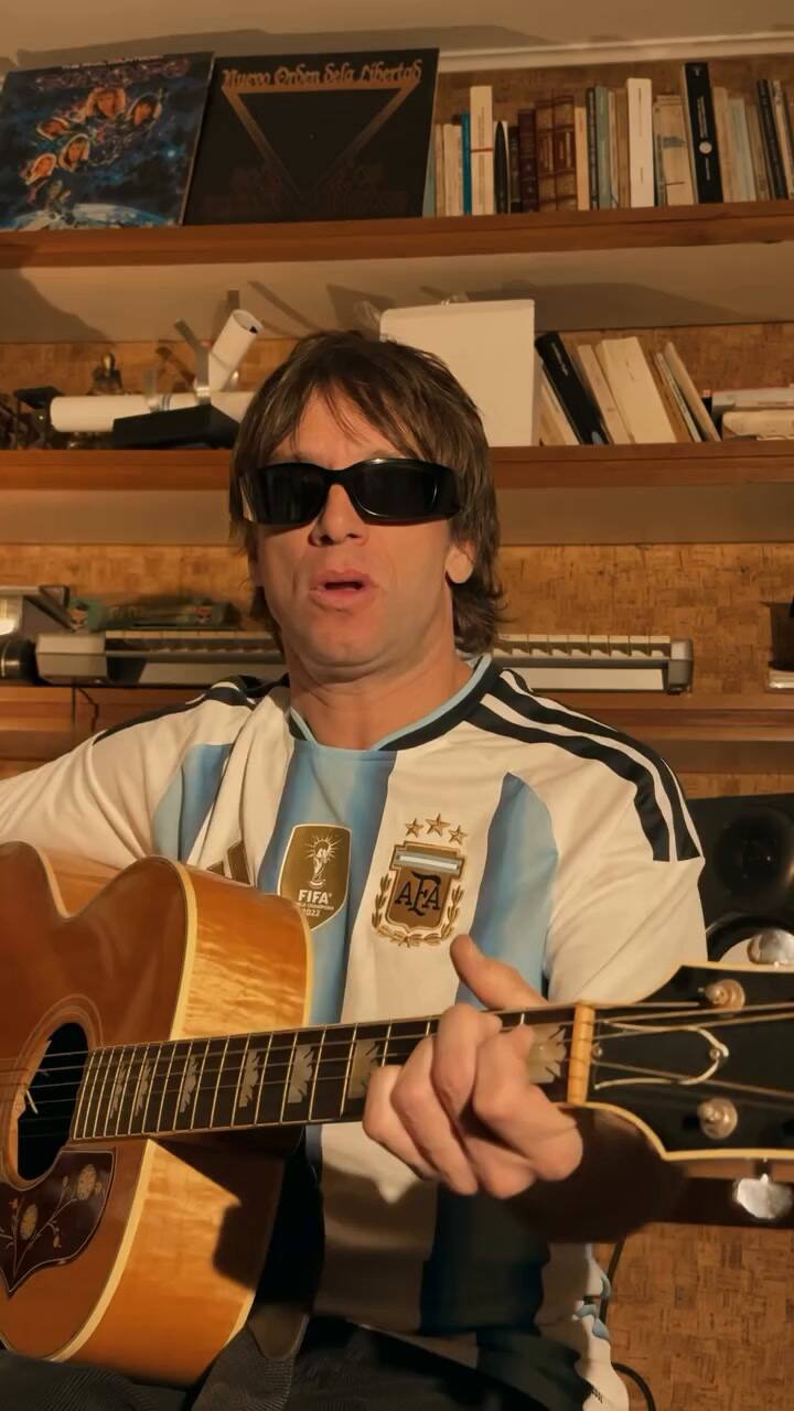 Joaquín Levinton reversionó un tema de Oasis para alentar a la Selección