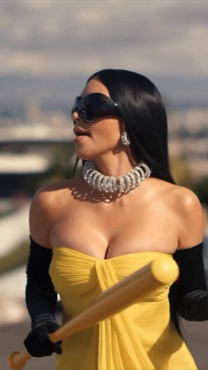 Kim Kardashian en la serie Todo vale