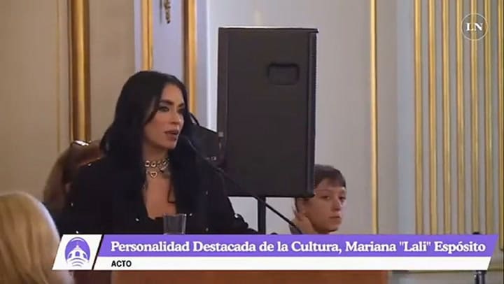 La broma de Lali tras haber recibido la distinción a Personalidad Destacada de la Cultura