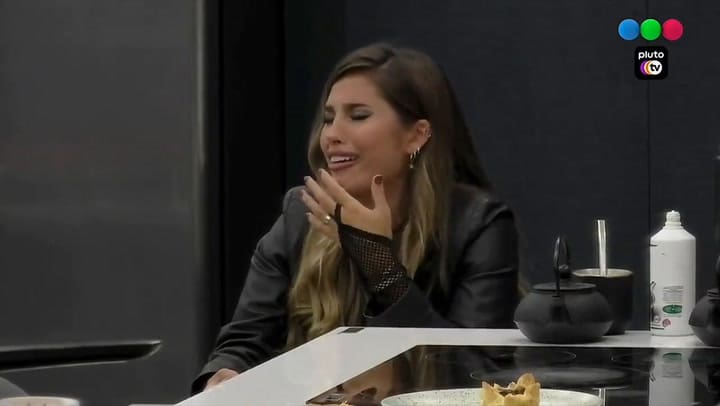 Julieta llora porque Mora se quedó sin Caramelo