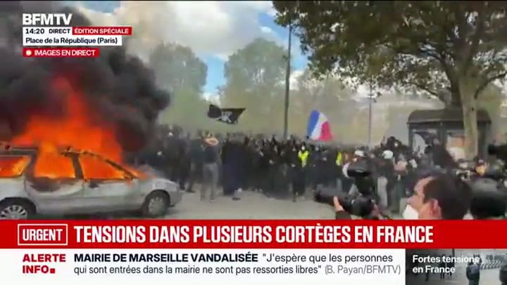 Manifestación del 17 de octubre: un coche en llamas en la plaza de la República en París