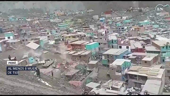 Al menos 8 muertos en deslizamiento de tierra en sur de Perú