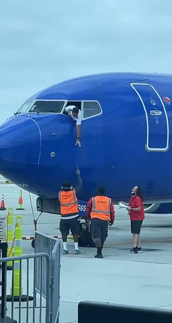 Southwest Airlines compartió una escena poco convencional de su tripulación en California