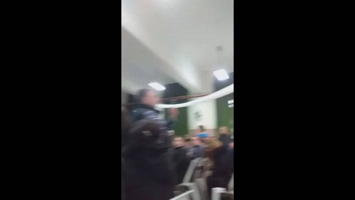 Tensión en una reunión entre los padres y las autoridades del insituto