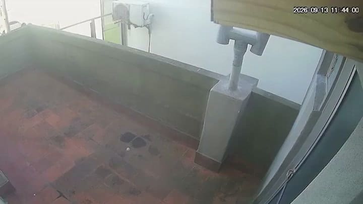 Un delincuente escapaba de la Policía en Mar del Plata, se tiró de un balcón y terminó quebrándose la espalda