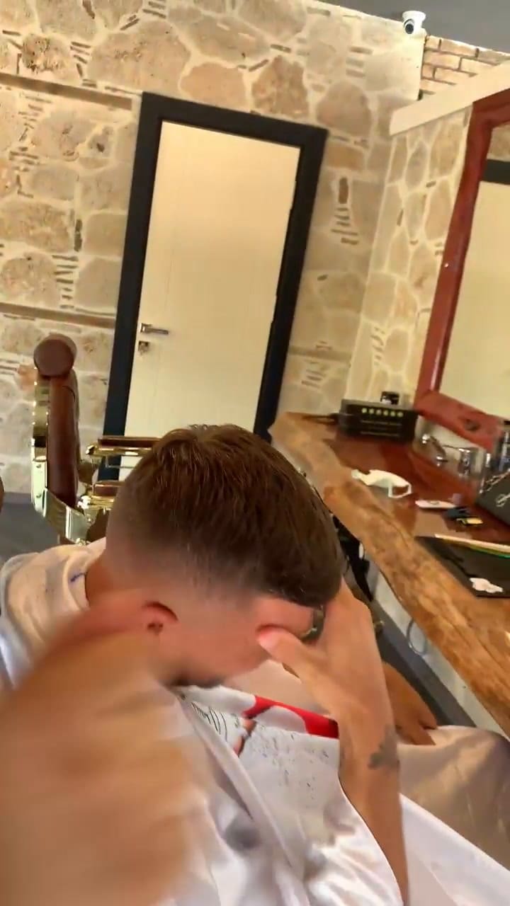 Lukas Podolski publicó un video que generó preocupación en sus fans