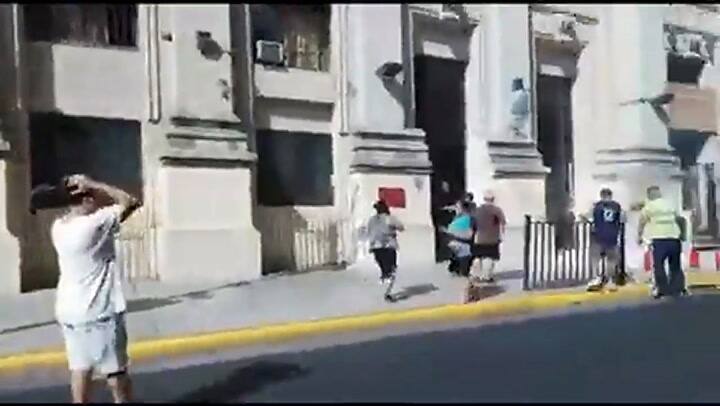 Explotó un transformador de Edesur y evacuaron alumnos de un colegio de Balvanera