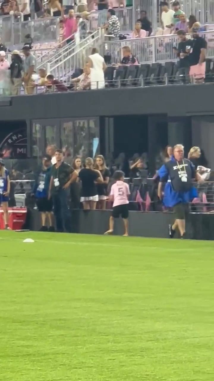 Ciro Messi divirtiéndose en la previa al partido del Inter Miami