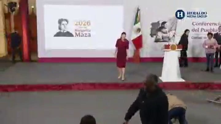 La caída de una periodista durante La Mañanera de Sheinbaum