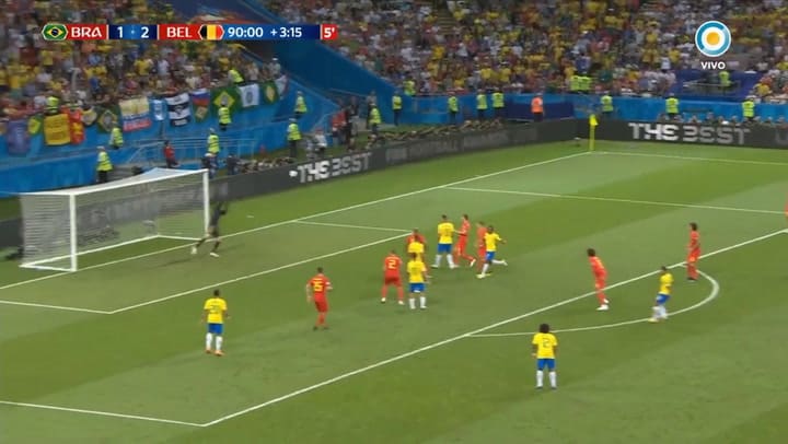 La atajada del arquero belga sobre el final del partido contra Brasil