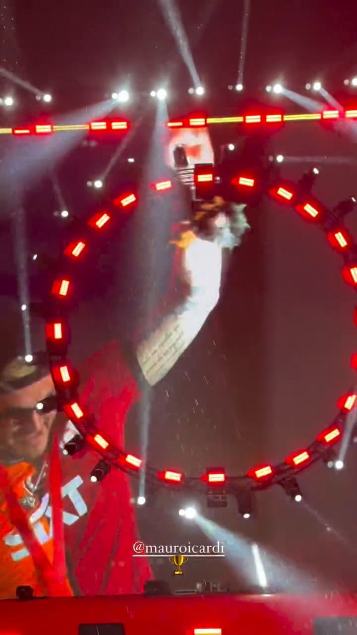 Mauro Icardi celebró junto a los hinchas del Galatasaray