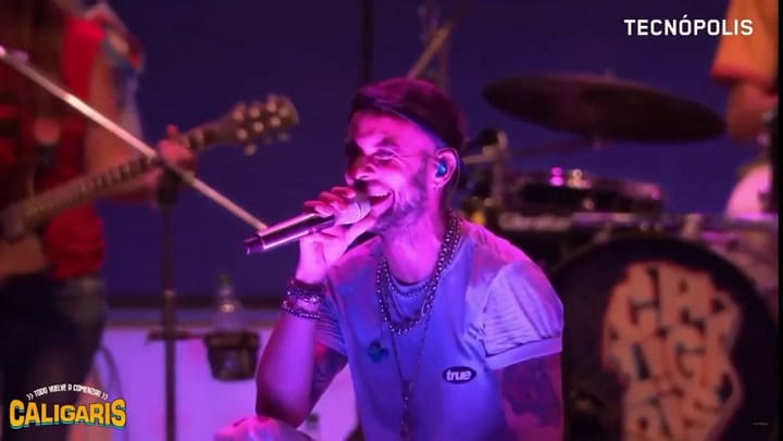 Julián Álvarez deslumbró en el escenario de Los Caligaris