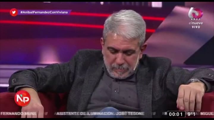 El tenso momento de Canosa con Anibal Fernández: le tiró alcohol en gel encima