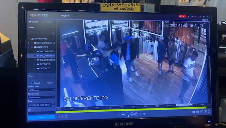 Las cámaras del local de ropa en el shopping