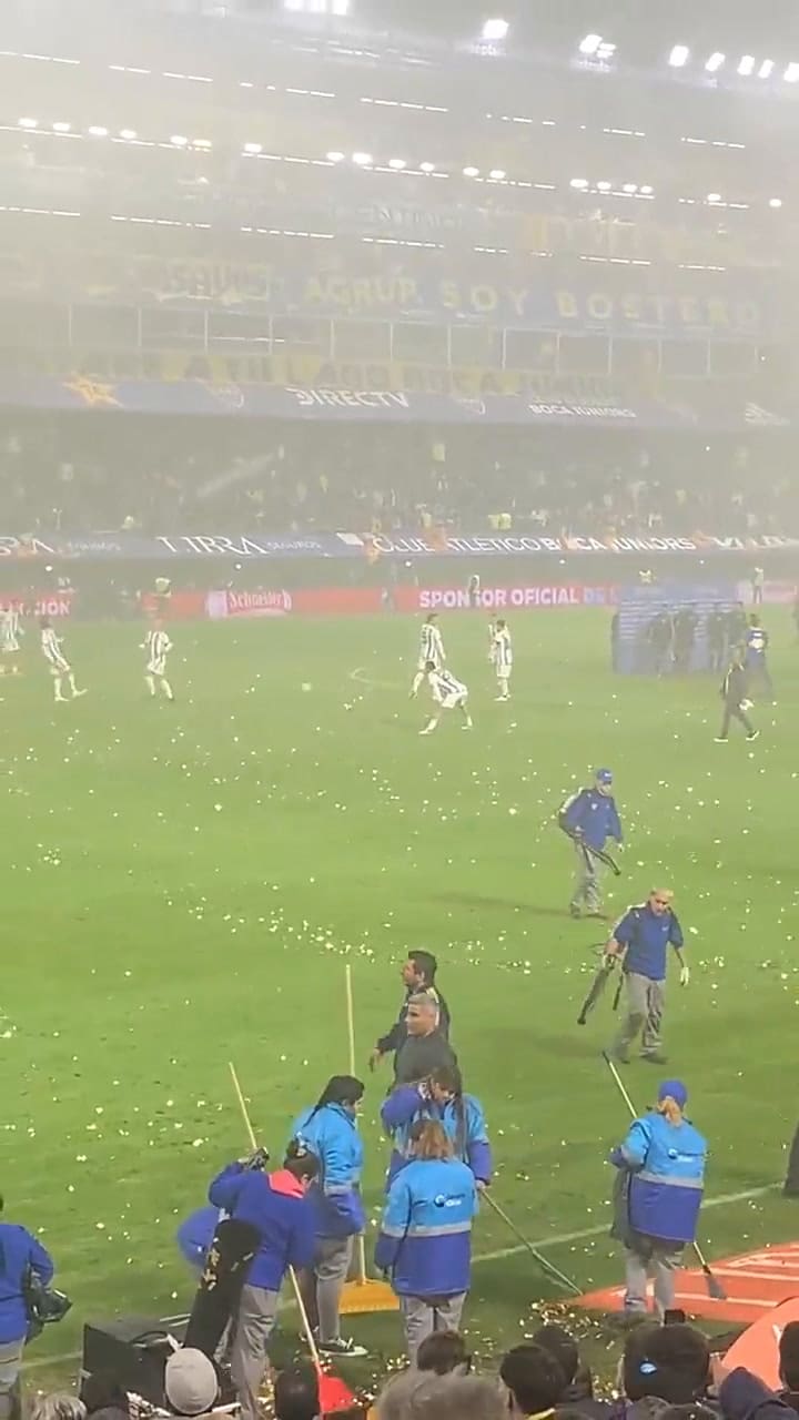 El cantito de los hinchas que sorprendió a Lionel Messi en la despedida de Riquelme